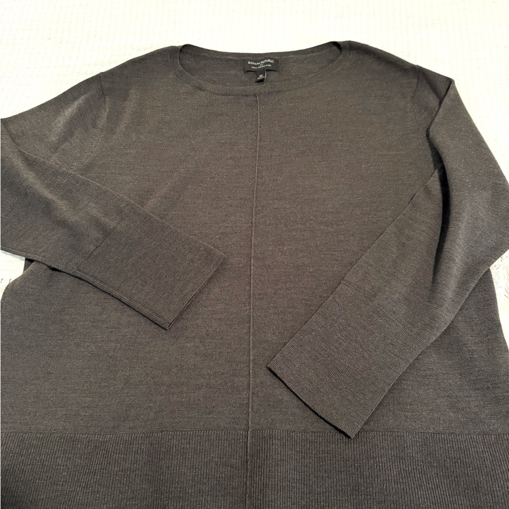 Banana Republic heathered brown sweater great used condition. Size xl.